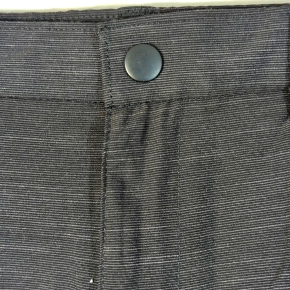 Men's Apt. 9 premier flex shorts, size 40